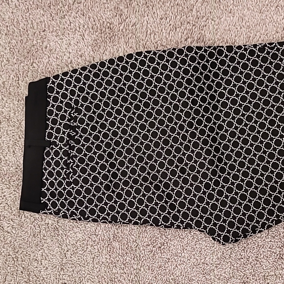 Ankle, Cropped Pants - Picture 2 of 4